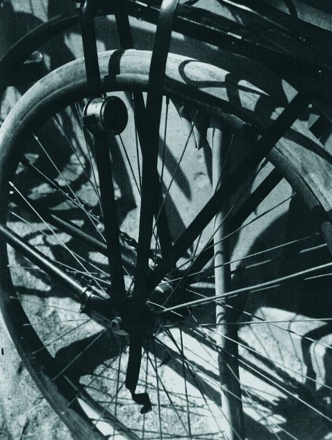 Bayer, H. - 4 Fotografien (Fahrrad etc.)
