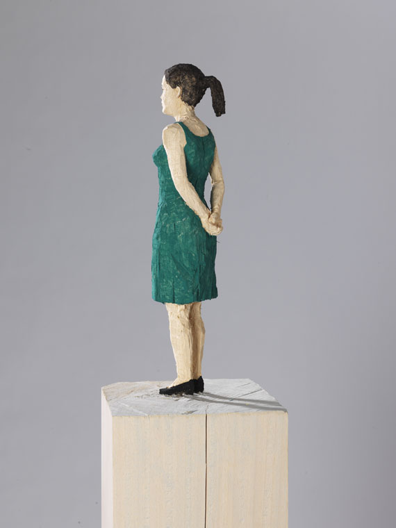 Stephan Balkenhol - Frau mit grünem Kleid