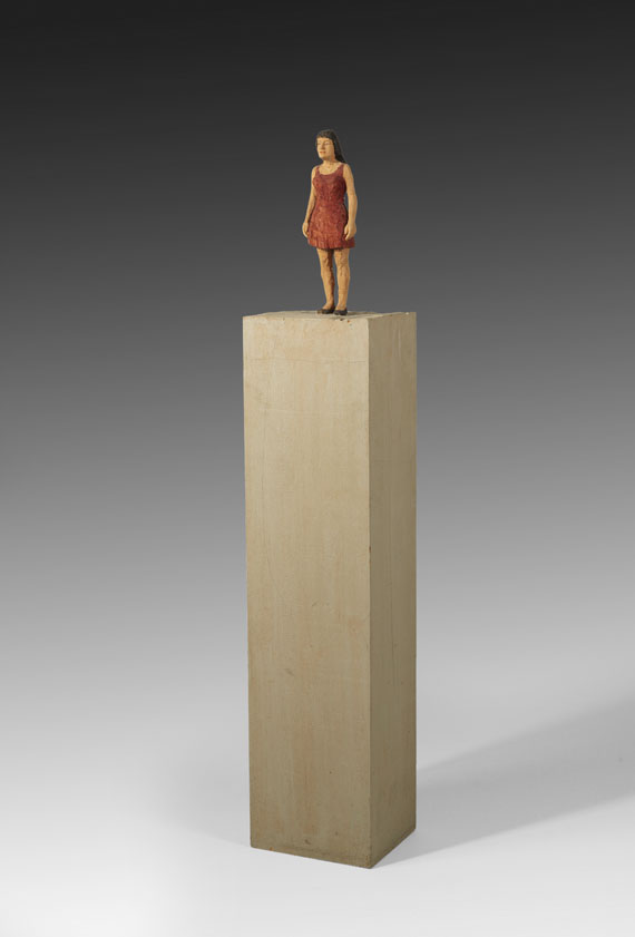 Stephan Balkenhol - Frau in rotem Kleid - Weitere Abbildung