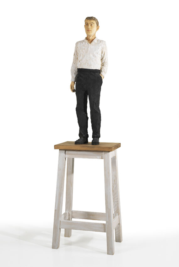 Stephan Balkenhol - Mann mit weißem Hemd und schwarzer Hose - Weitere Abbildung