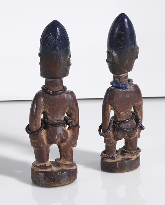   - Zwillingsfigurenpaar (ere ibeji). Yoruba, Nigeria - Rückseite