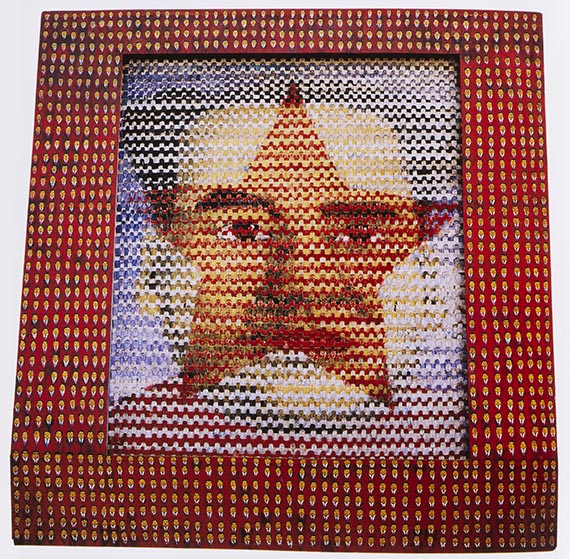 Abbildung zu: Andere Ansicht: Thomas Bayrle, Mao, 1966, Öl auf Holz mit Elektromotor, Neue Nationalgalerie Berlin. © VG Bild-Kunst, Bonn 2025.