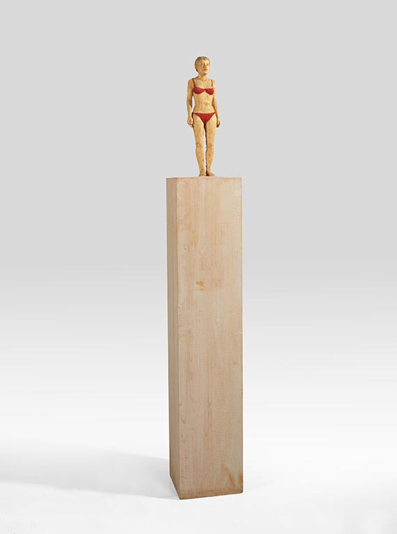 Stephan Balkenhol - Frau in rotem Bikini - Weitere Abbildung