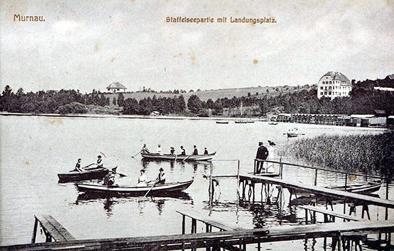Abbildung zu: Postkarte &bdquo;Murnau. Staffelseepartie mit Landungsplatz&ldquo;, um 1900.
