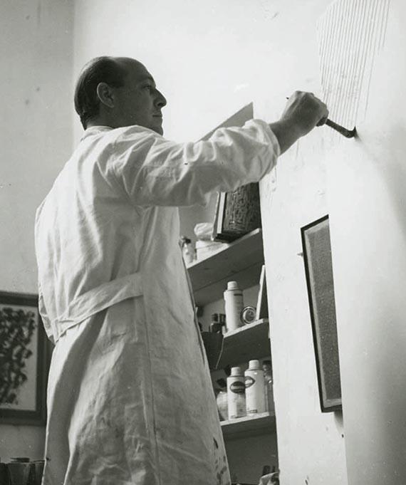Abbildung zu: Piero Dorazio in seinem Atelier, 1959, Foto: Werner Schloske. &copy; Piero Dorazio by SIAE 2026 / VG Bild-Kunst, Bonn 2026